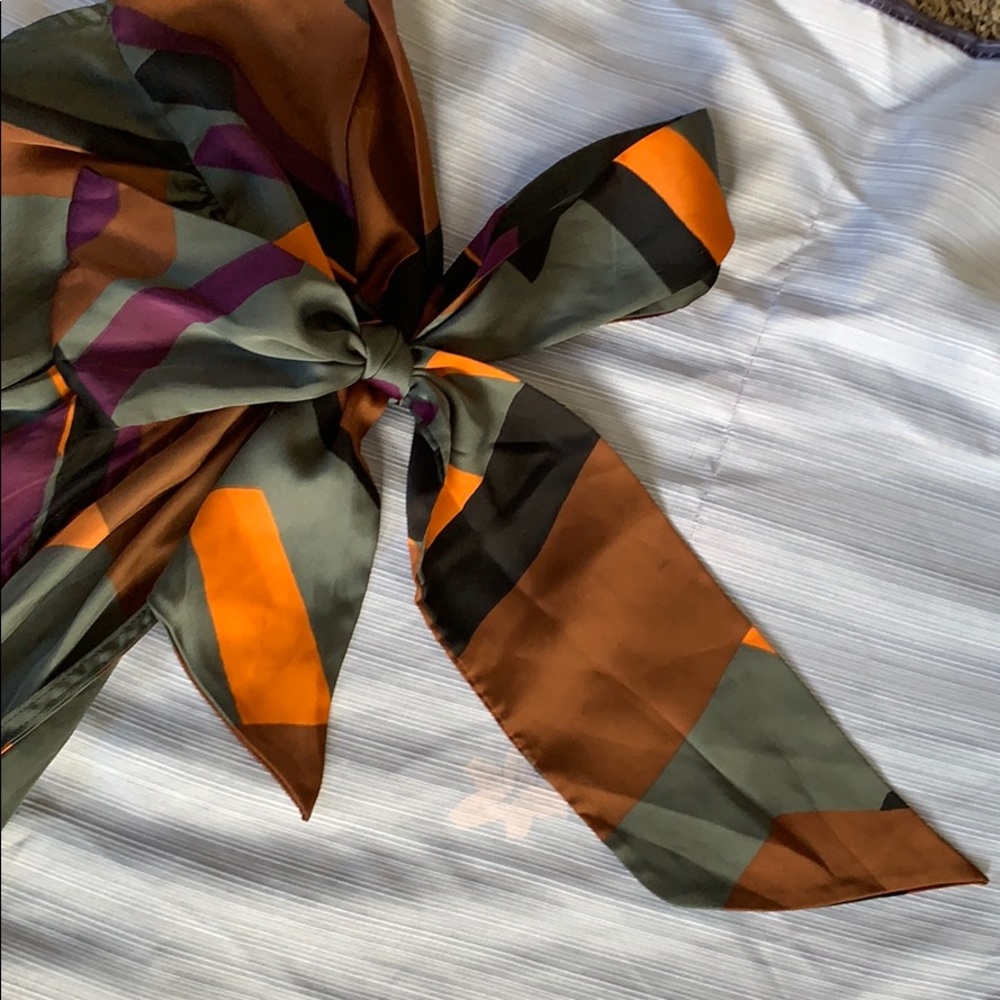 80’s Sleeveless Turtleneck Blouse w/necktie - Picture 3 of 3